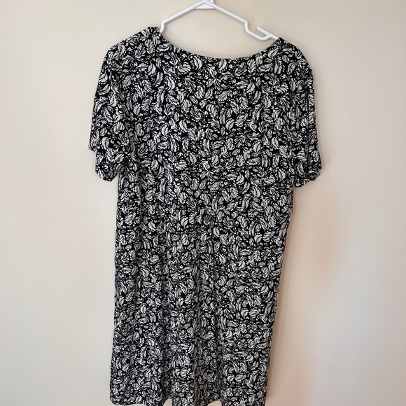 Patterned Dress (M) - Picture 3 of 3